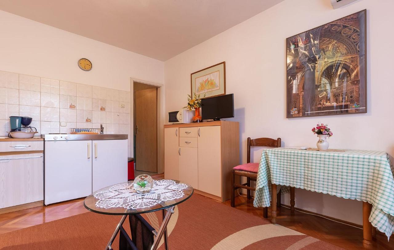 Irena Apartment Porec Exterior photo